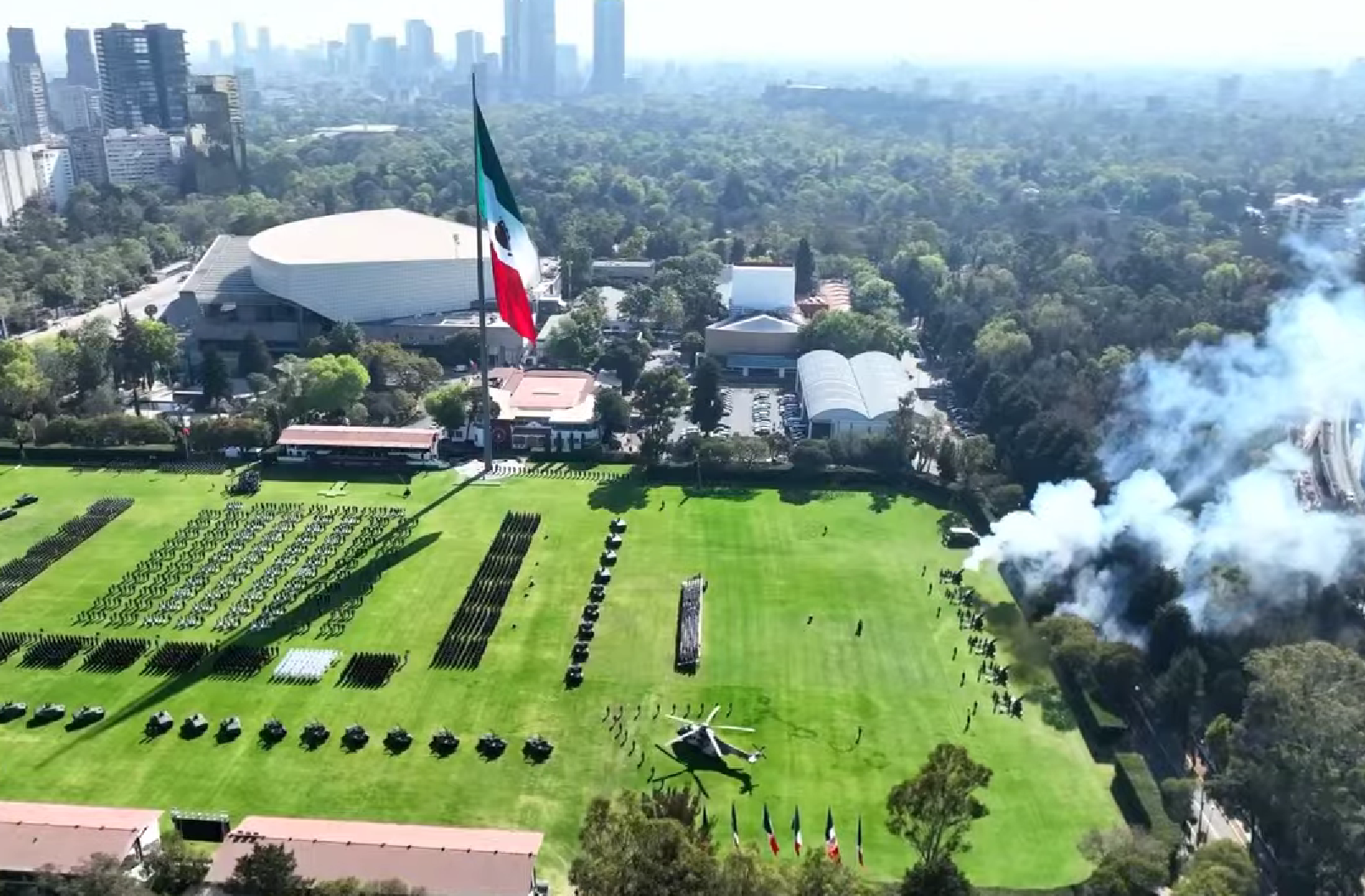 Celebran El D A De La Bandera Con Su Izamiento Encabeza L Pez Obrador