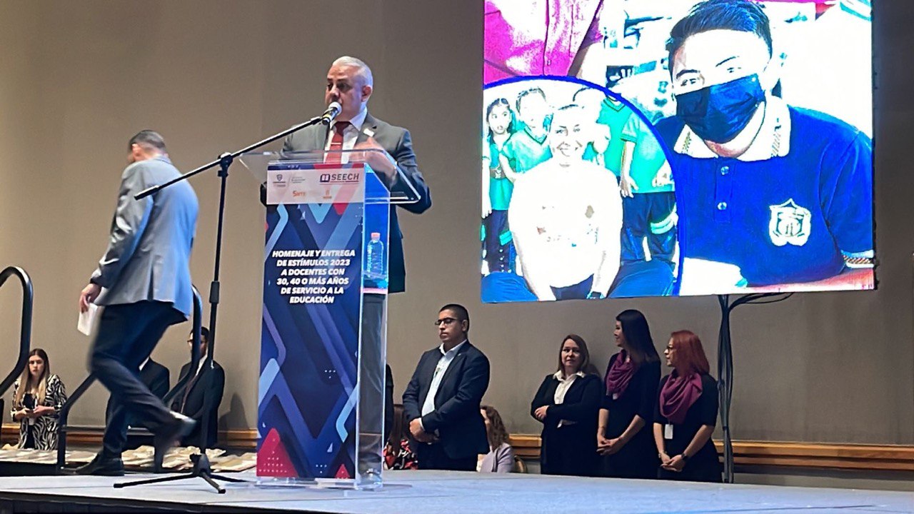 Realizan Homenaje A Docentes Con M S De A Os Al Servicio De La