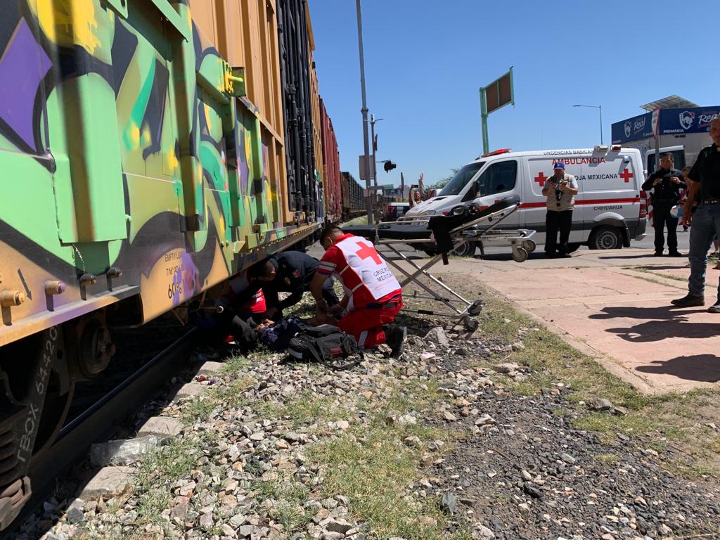 Mujer A Pie Intenta Ganarle El Paso Al Tren Y Es Golpeada Por La