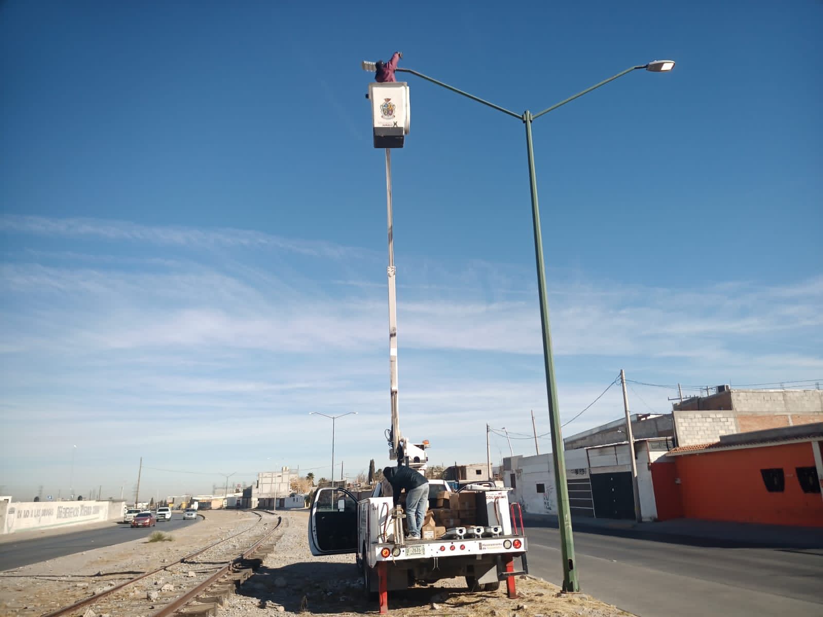 Ha instalado alumbrado público 157 luminarias en el Eje Vial Juan