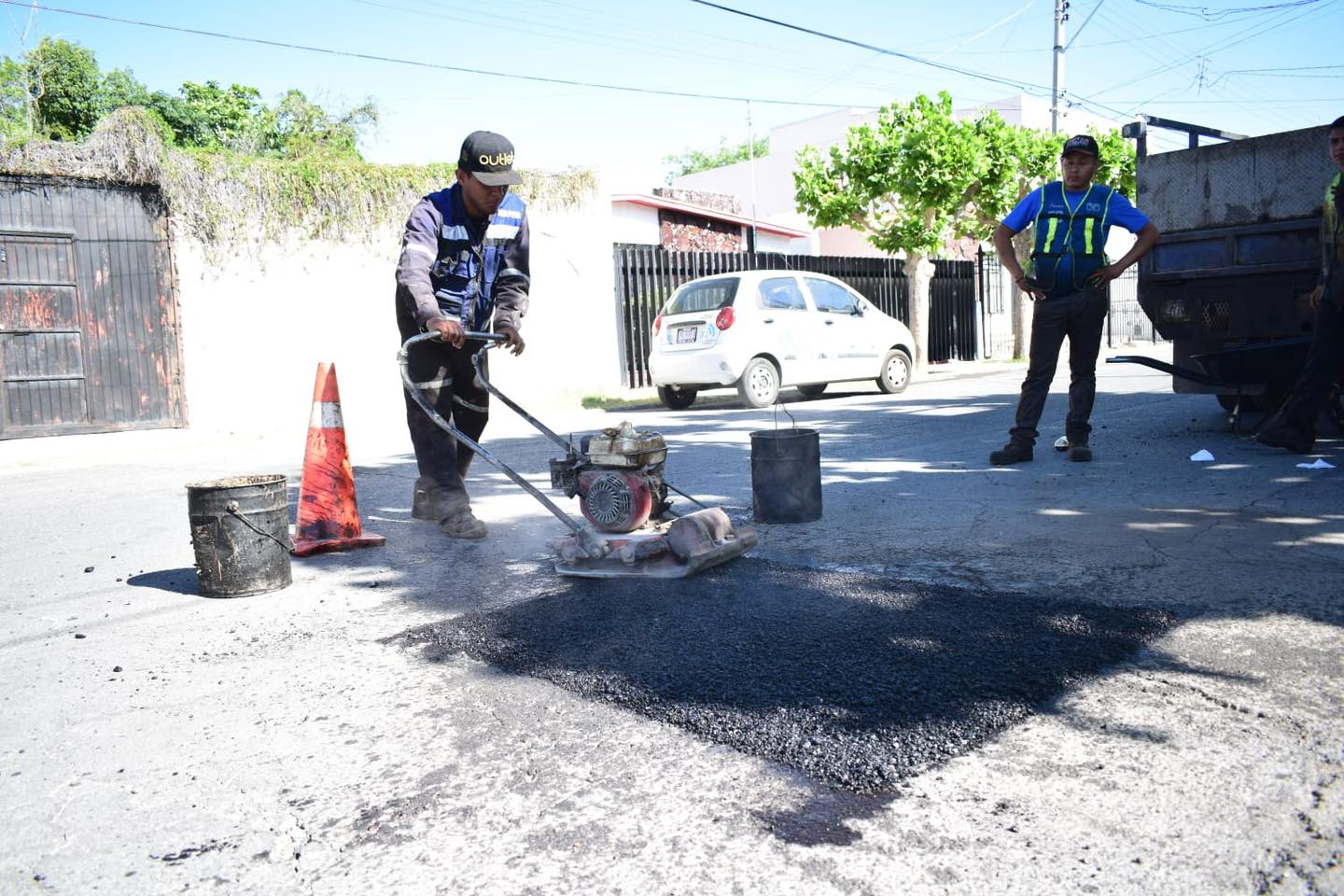 Toma precaución por trabajos de bacheo en tres colonias y Periférico de