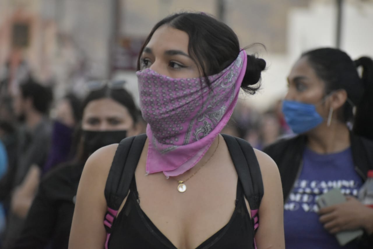 Mujeres de Chihuahua, codo a codo, toman calles y edificios… y prenden el  fuego del hartazgo social – Contraste, Política y Sociedad